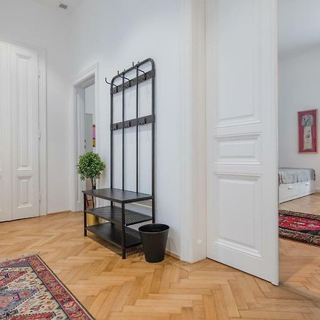Grand Soho II Apartment Виена Екстериор снимка