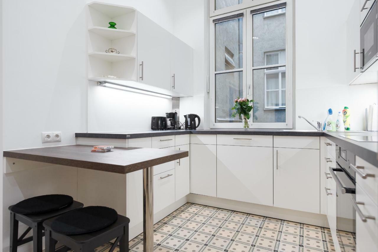 Grand Soho II Apartment Виена Екстериор снимка