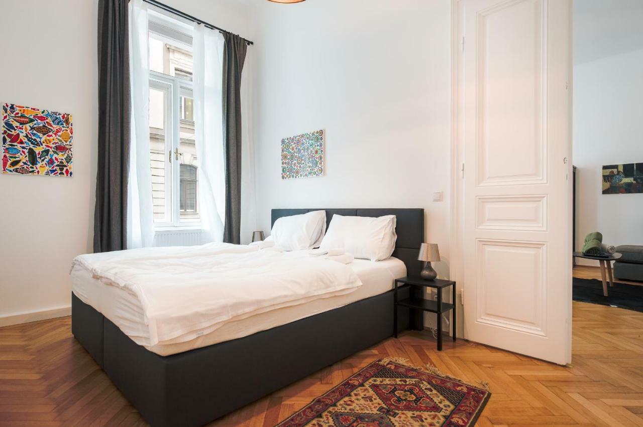 Grand Soho II Apartment Виена Екстериор снимка
