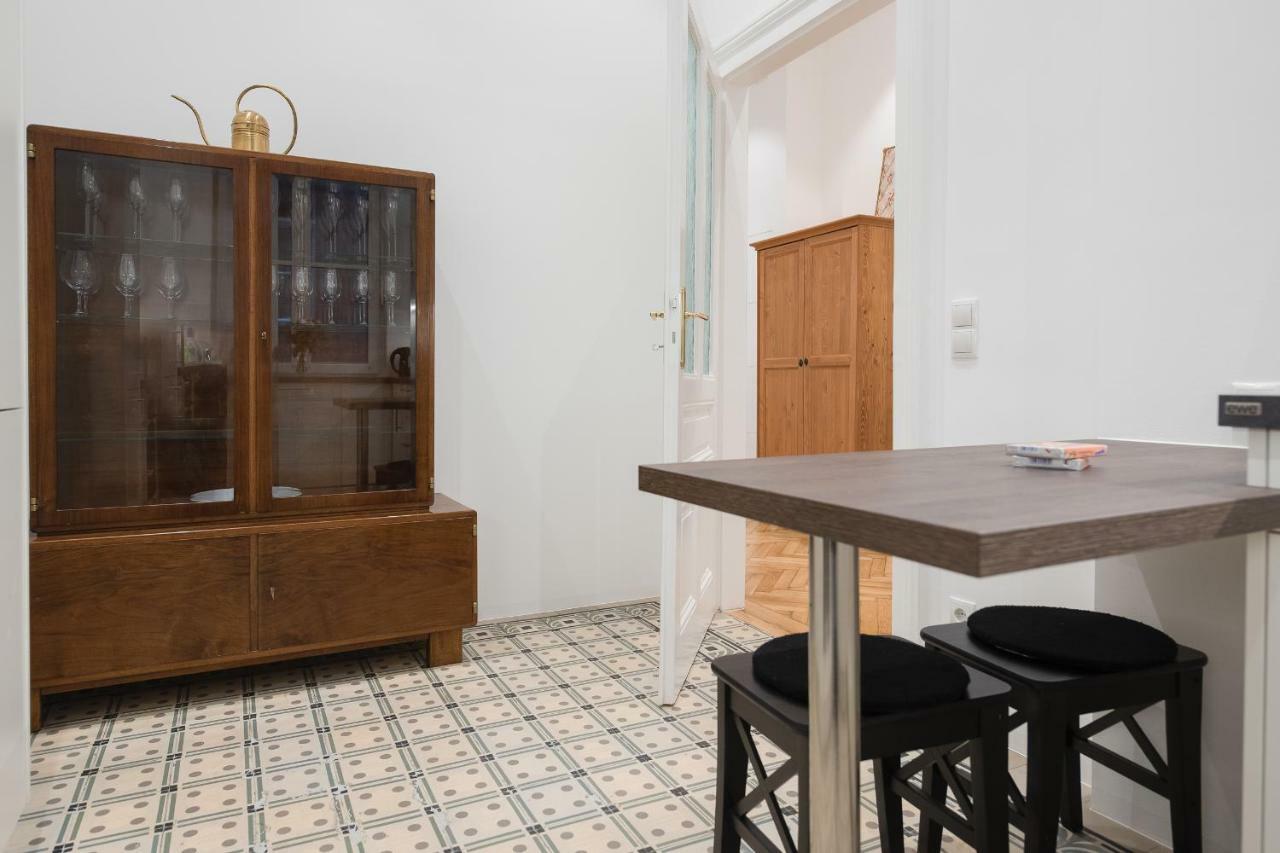 Grand Soho II Apartment Виена Екстериор снимка