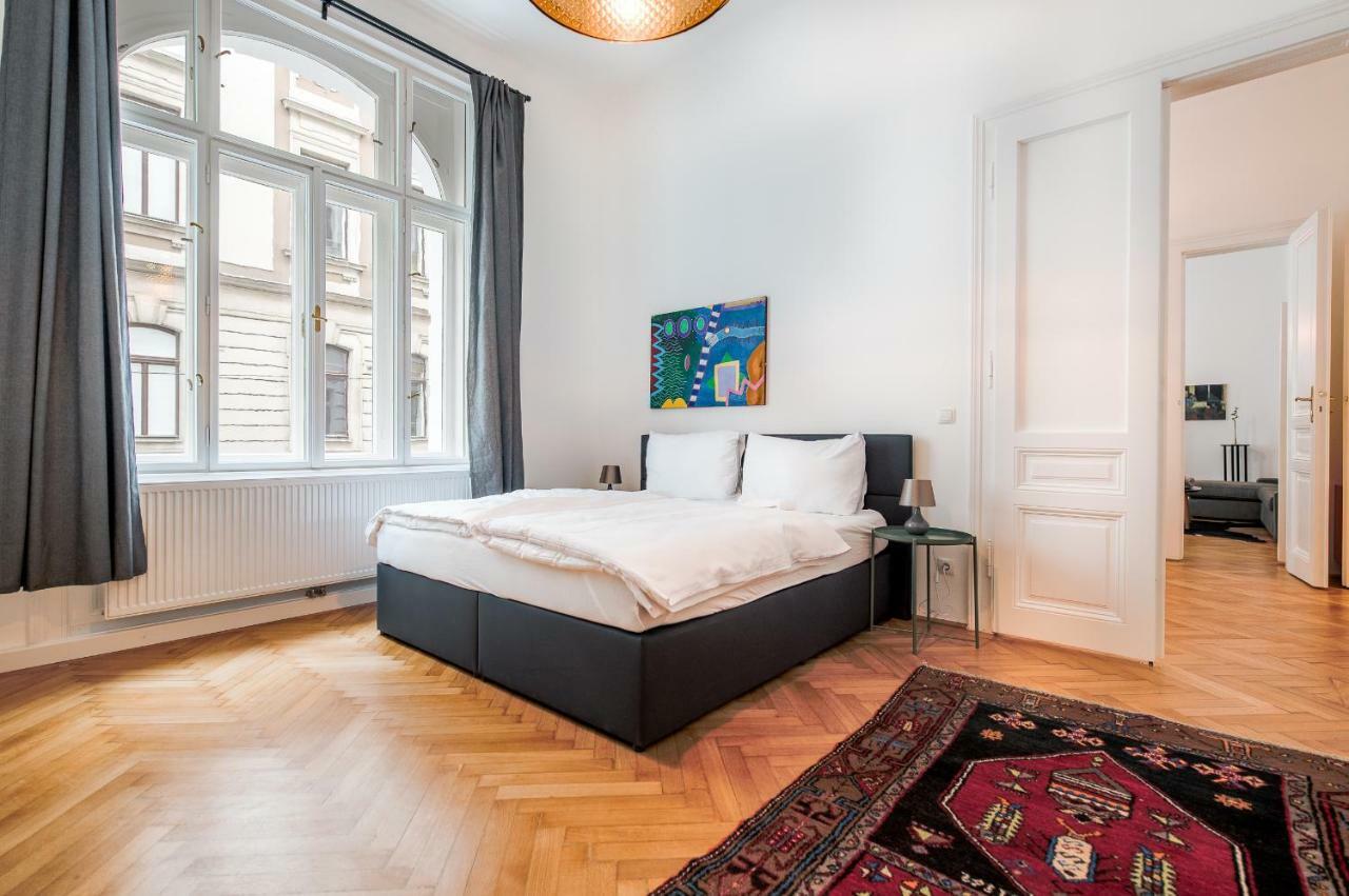 Grand Soho II Apartment Виена Екстериор снимка