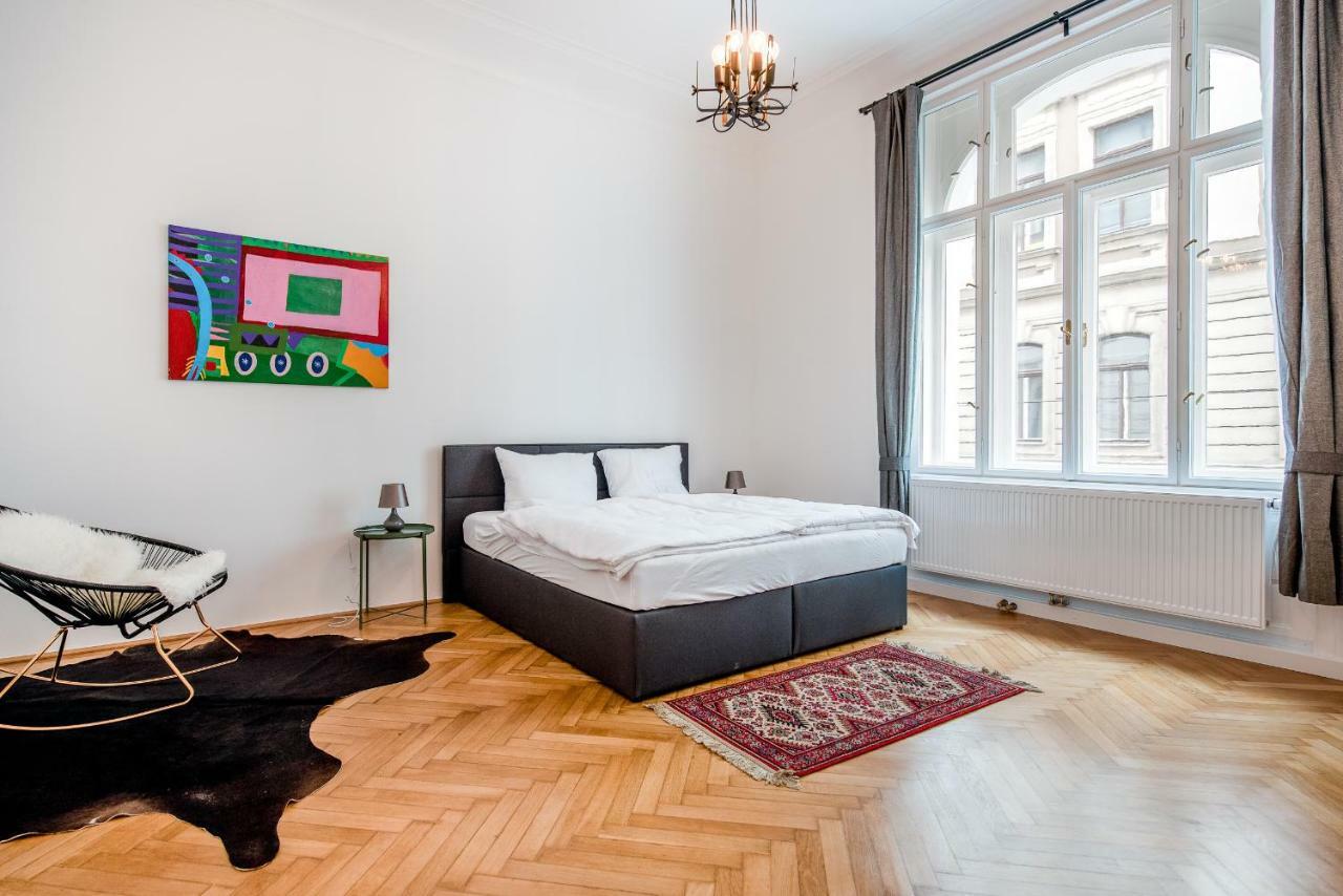 Grand Soho II Apartment Виена Екстериор снимка