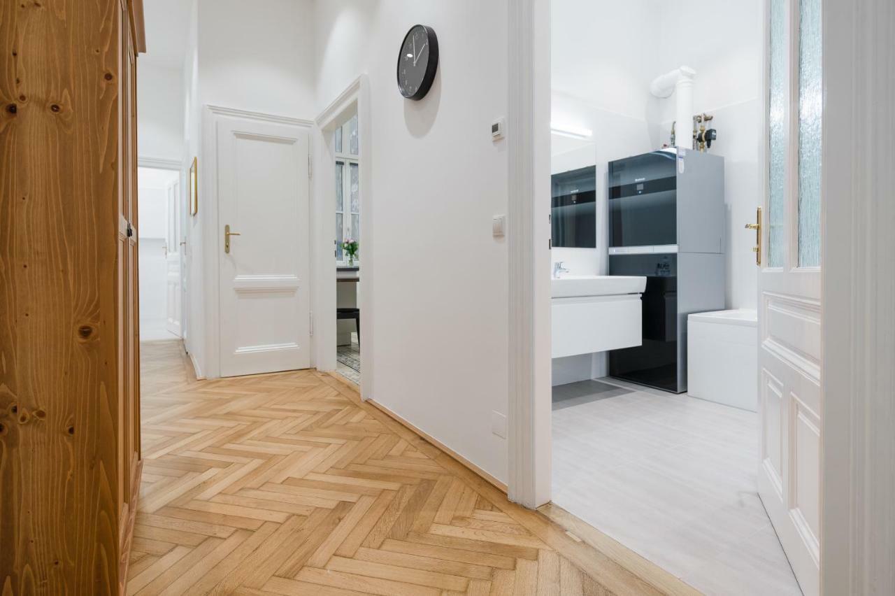 Grand Soho II Apartment Виена Екстериор снимка