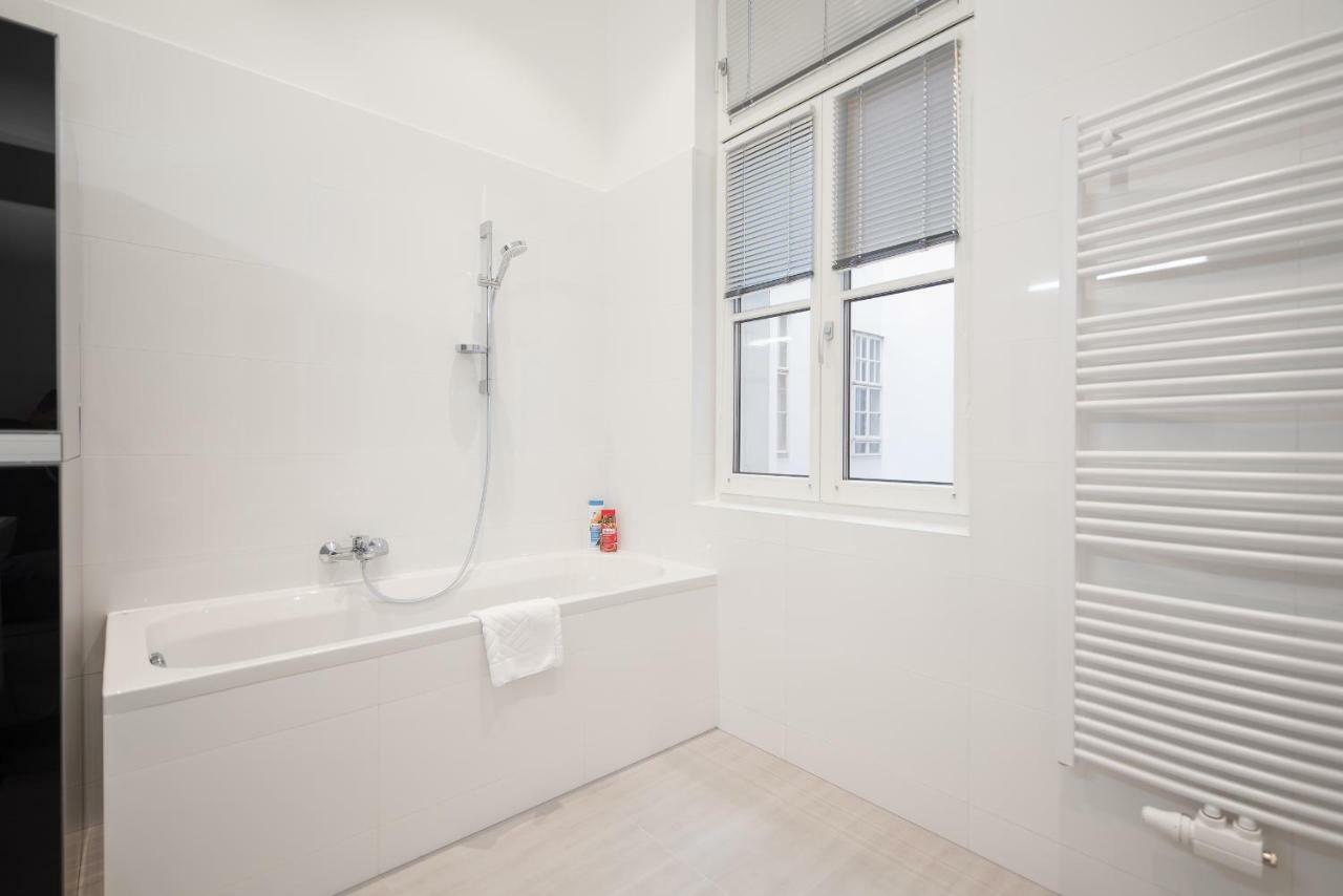 Grand Soho II Apartment Виена Екстериор снимка