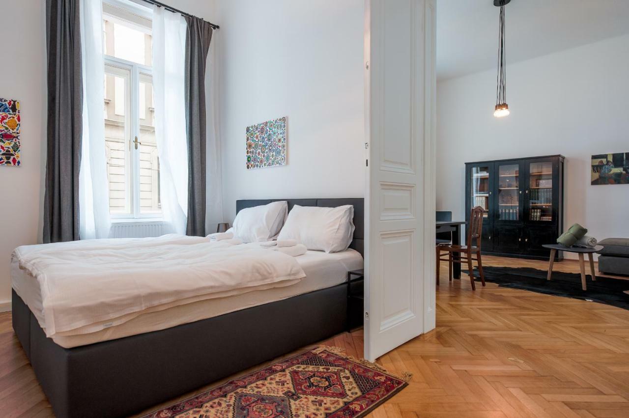 Grand Soho II Apartment Виена Екстериор снимка