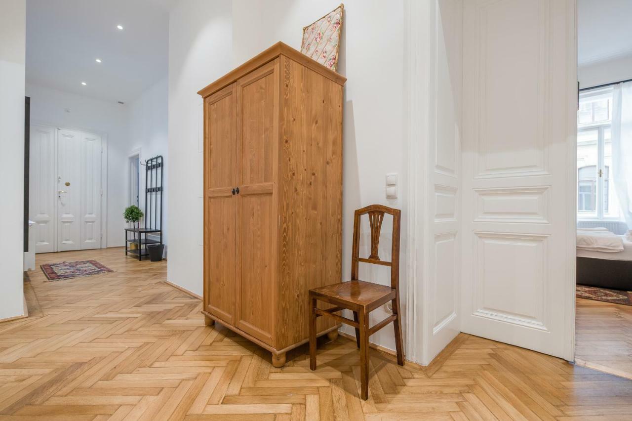 Grand Soho II Apartment Виена Екстериор снимка