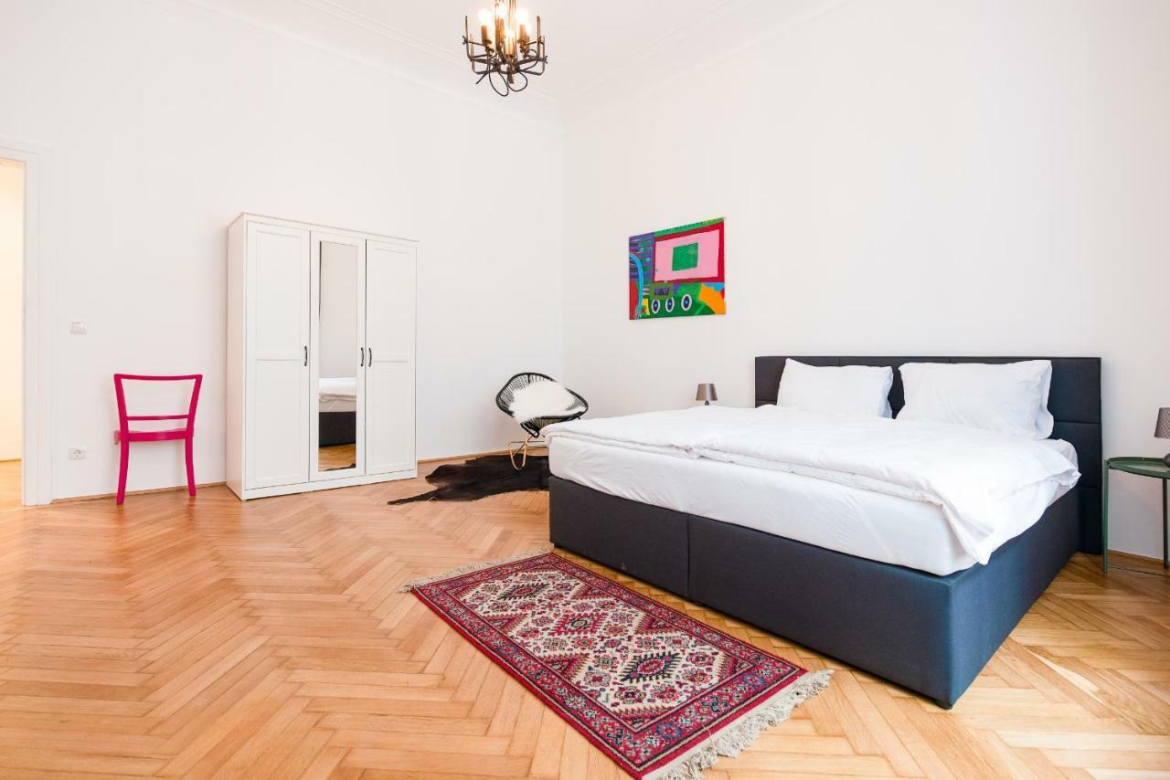 Grand Soho II Apartment Виена Екстериор снимка